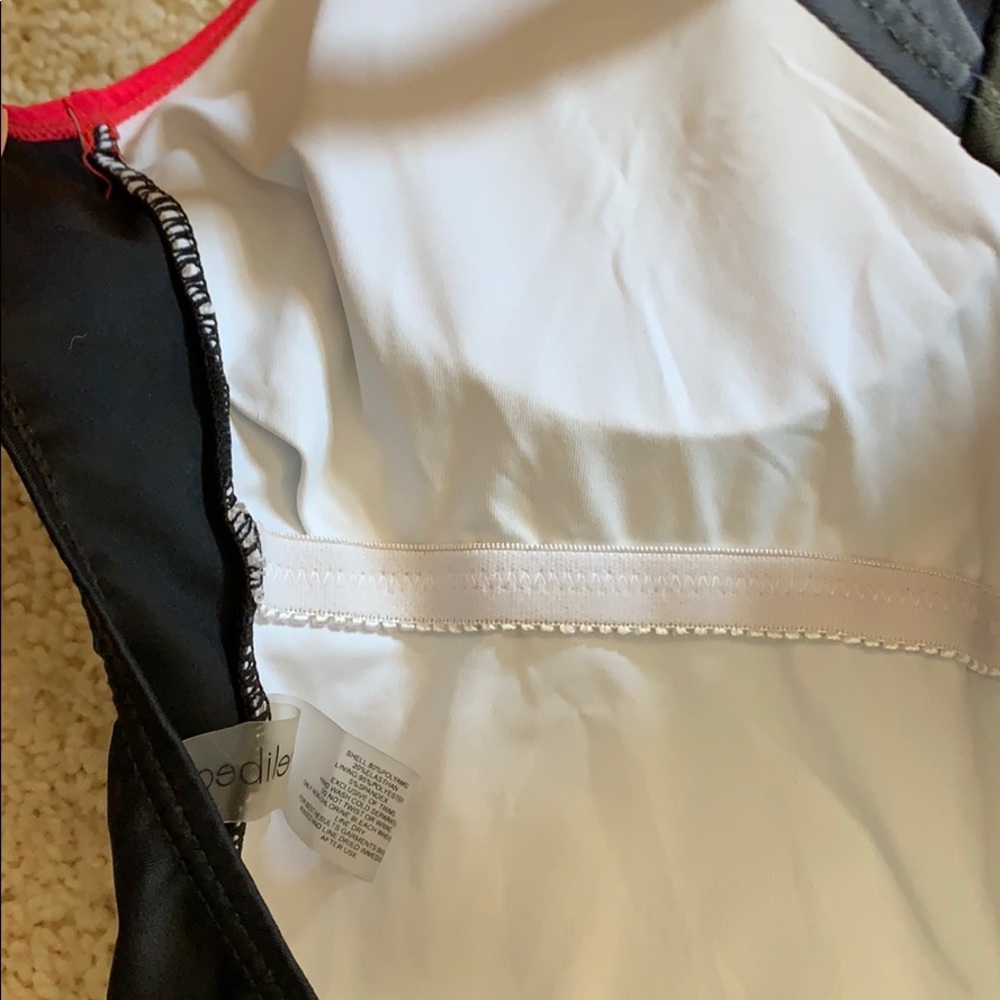 Swimsuit - Picture 6 of 10